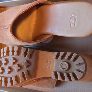 Ugg clogs